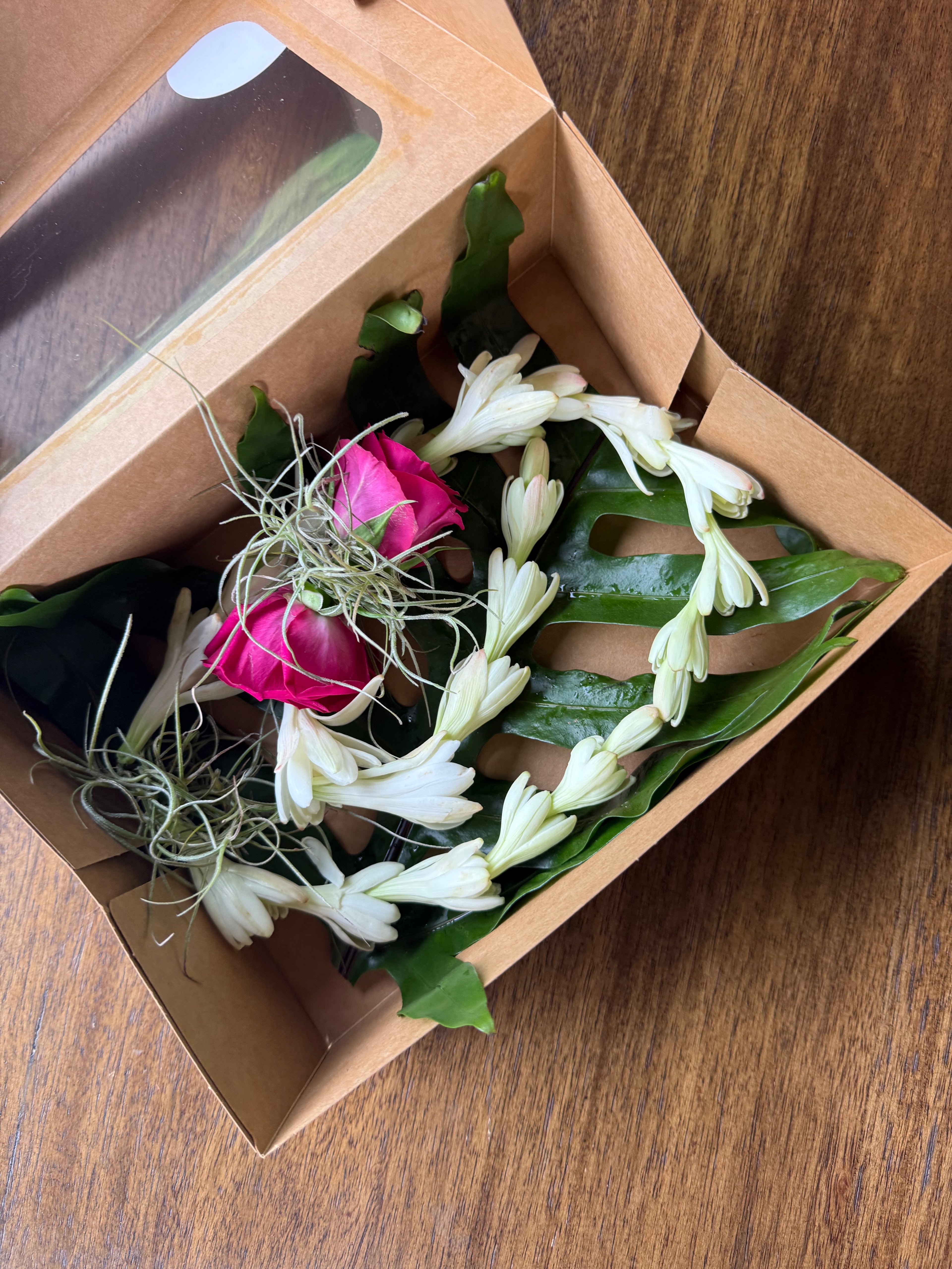 Lei Kupaloke [tuberose]