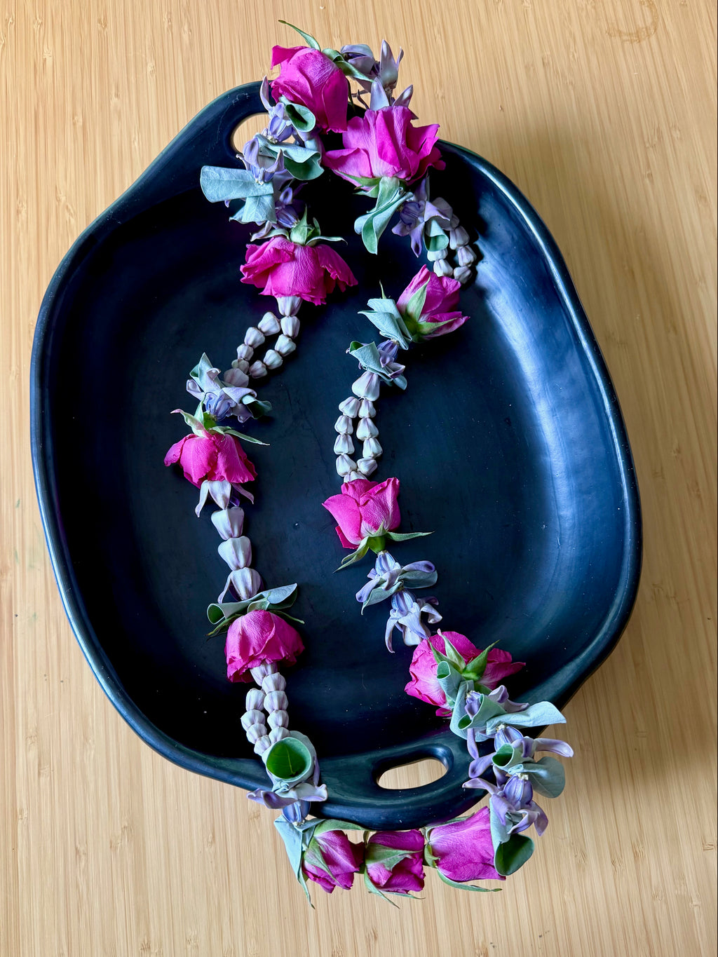Lei Kalaunu [purple+white crown flower]
